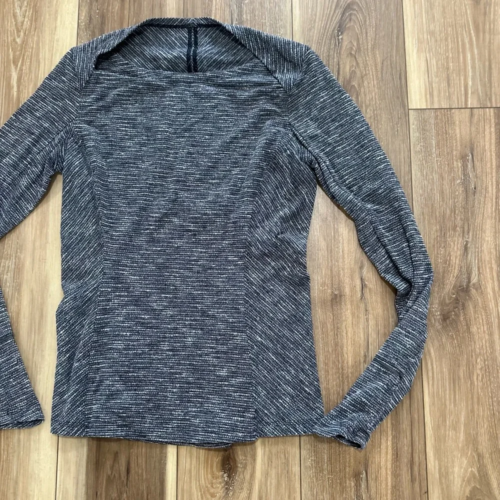 Lululemon women’s Long Sleeve Top size 10